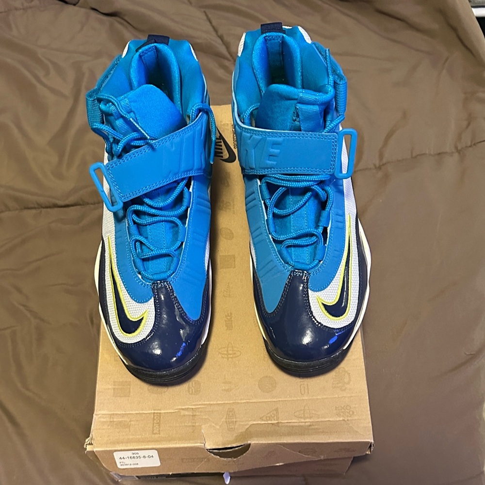 Nike Air Griffey Max 1 in navy and White